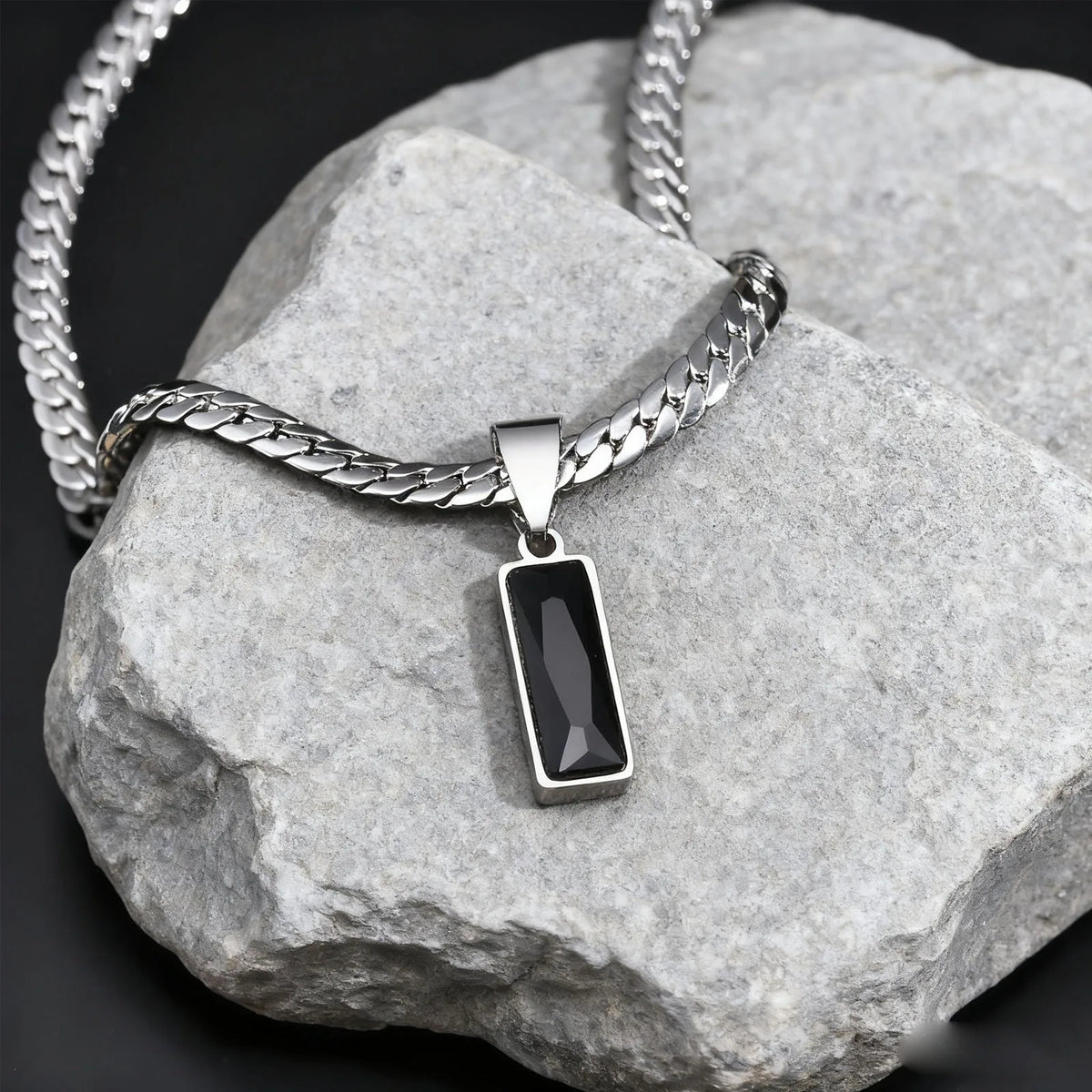 Colar Geometric Stone Pendent